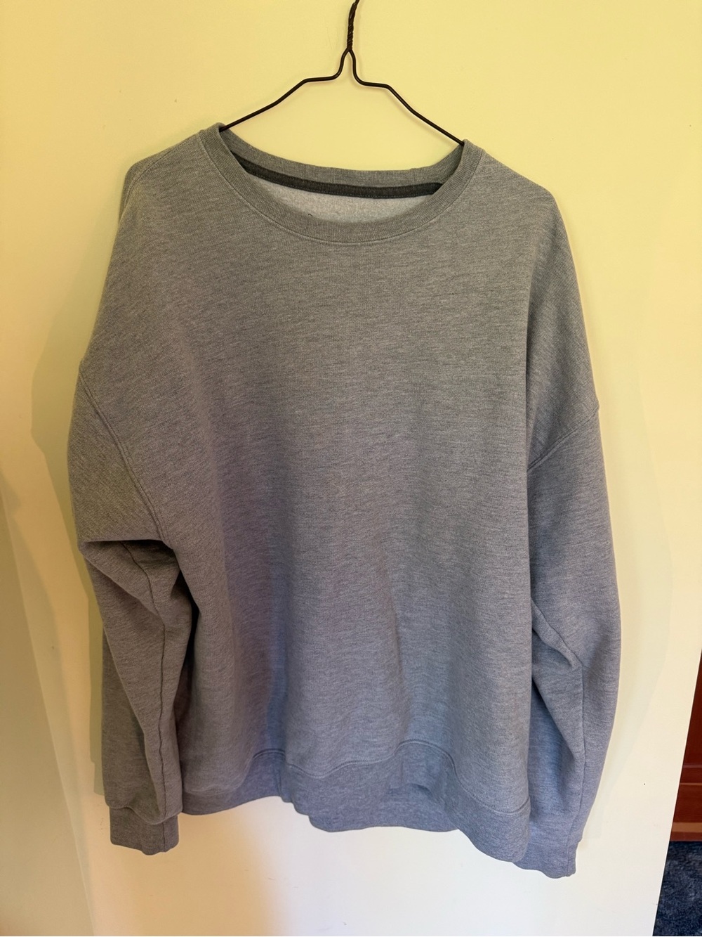 Fruit of the Loom Men's Light Gray Crewneck Sweatshirt